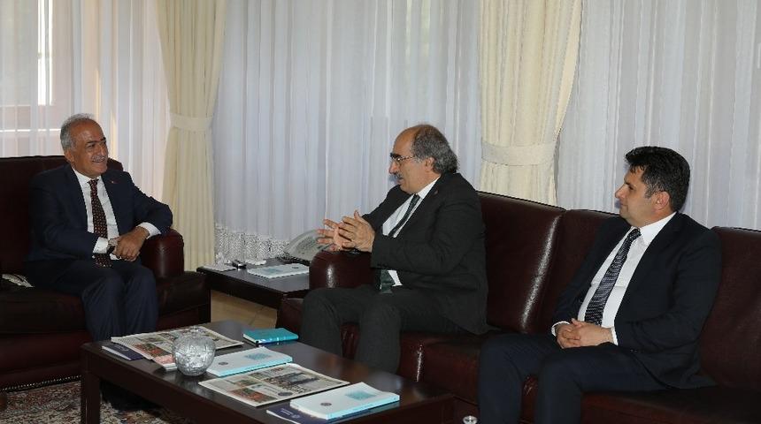 Prof. Dr. &Ccedil;omaklı: &ldquo;Olgunlaşma Enstit&uuml;s&uuml;ne destek vereceğiz&rdquo;