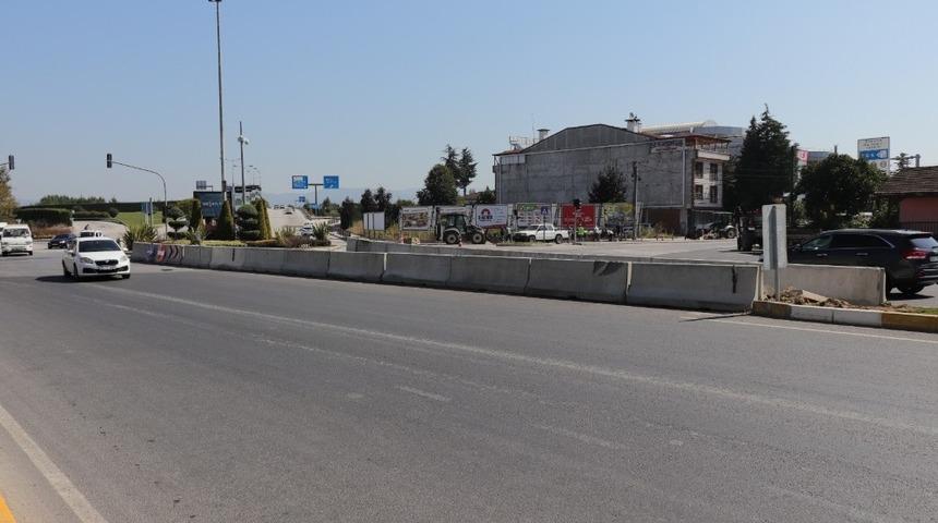 D&uuml;zce&rsquo;de kavşak tek y&ouml;nl&uuml; kapatıldı