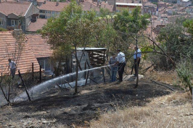 Yangın büyümeden söndürüldü