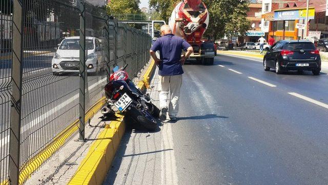 Beton mikseri ile çarpışan motosiklet sürücüsü yaralandı