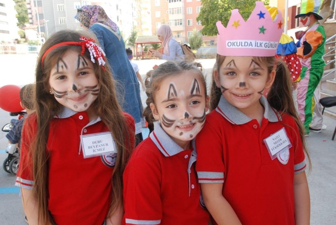 Okulda uyum programında eğlendiler