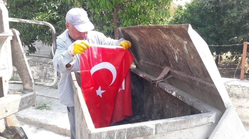 Temizlik iş&ccedil;isinden duyarlı davranış