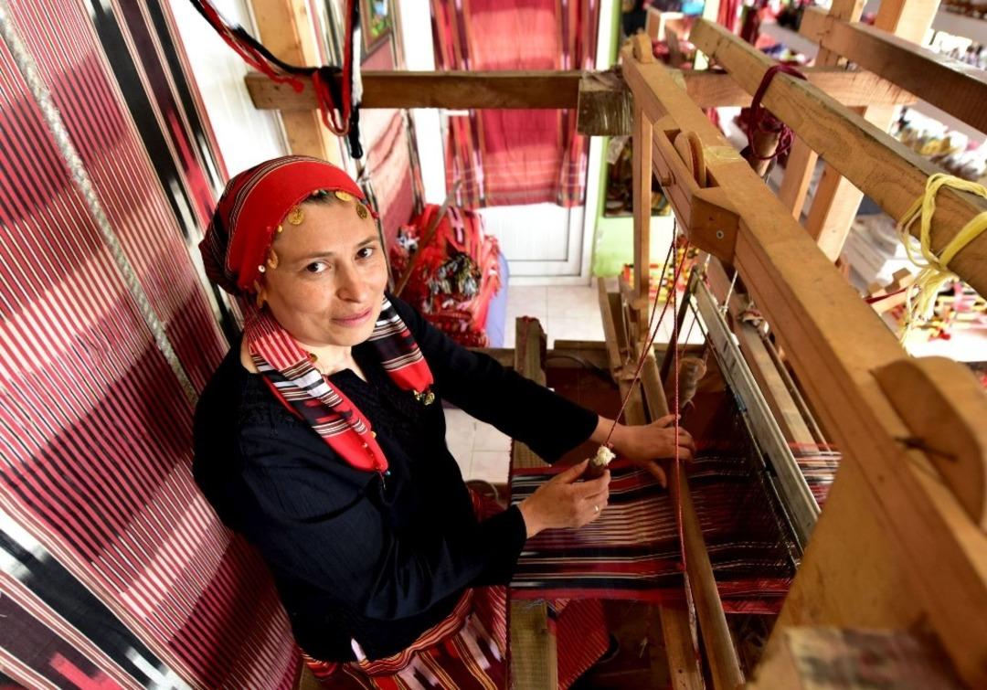 Keşan dokumacısı Ayşe Saka "yılın kalfası" se&ccedil;ildi