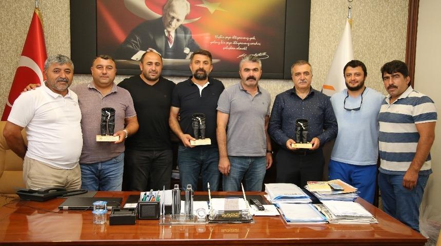 Tokat TSO Y&ouml;netimine g&uuml;reş&ccedil;ilerden anlamlı plaket