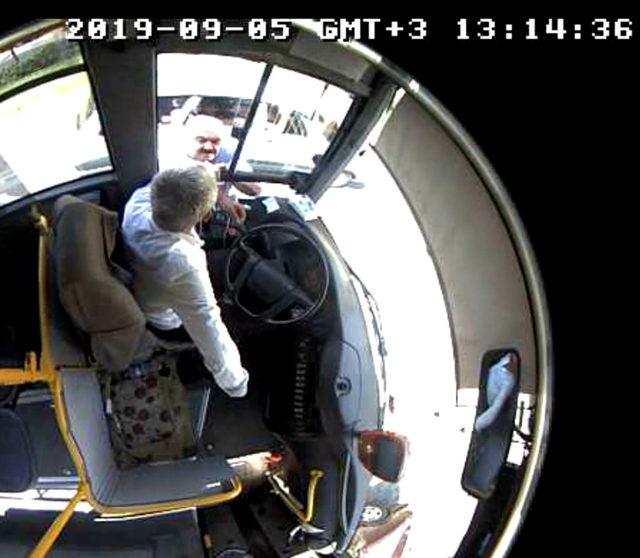 Tartıştığı otobüs şoförünü baltayla tehdit etti