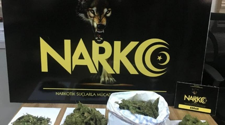 Operasyonun yapıldığı evden uyuşturucu &ccedil;ıktı