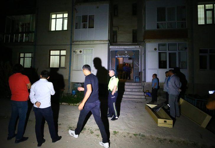 Kocasını uyurken keserle öldürdü G2