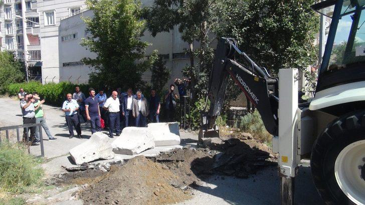 Elektriği kesilen belediye, dağıtım şirketinin binasını mühürledi G3