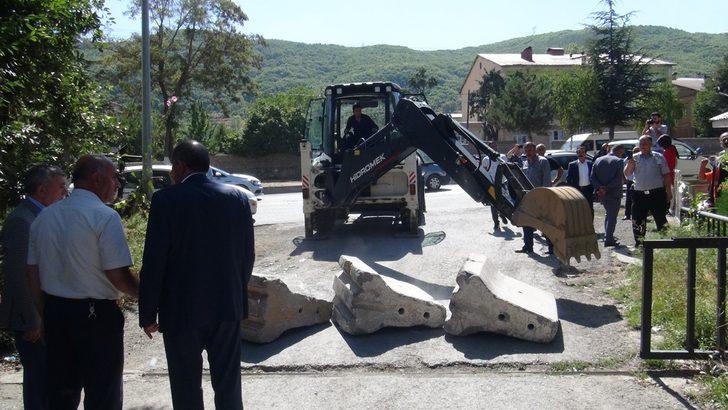 Elektriği kesilen belediye, dağıtım şirketinin binasını mühürledi G5