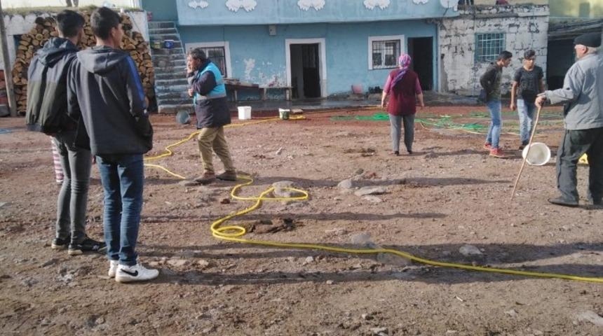 Elektrik ka&ccedil;ağından &ccedil;ıkan yangın korkuttu