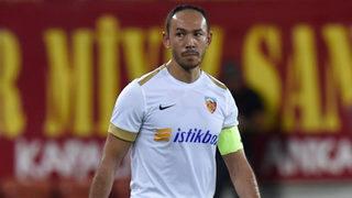 Umut Bulut 6. kez kırmızı gördü