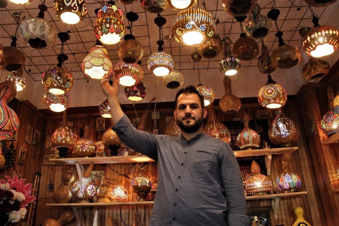 Bursalı m&uuml;hendis su kabağından avize yapıp Amerika&rsquo;ya satıyor