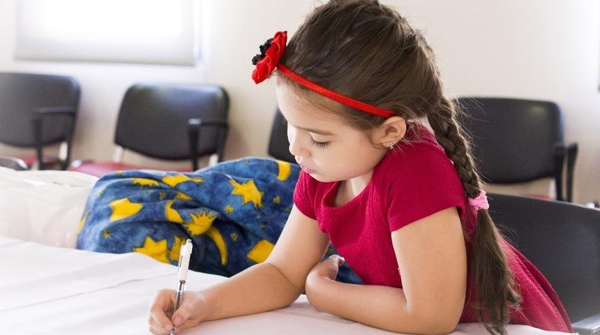 Ebeveyn kaygısı &ccedil;ocukların okul korkusunu tetikliyor