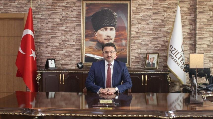 Kaymakam &Ccedil;am, &ccedil;i&ccedil;ek yerine &ouml;ğrencilere burs istedi