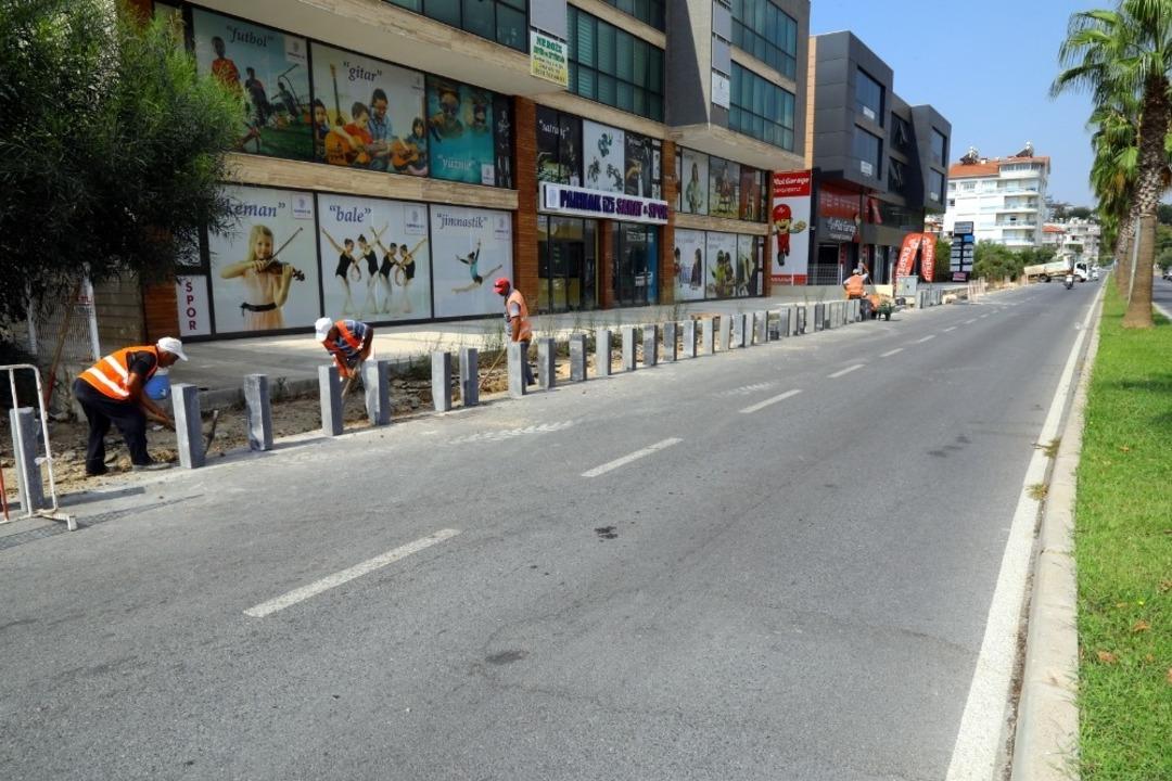 Hasan Ali Y&uuml;cel Caddesine kaldırım &ccedil;alışması başlatıldı