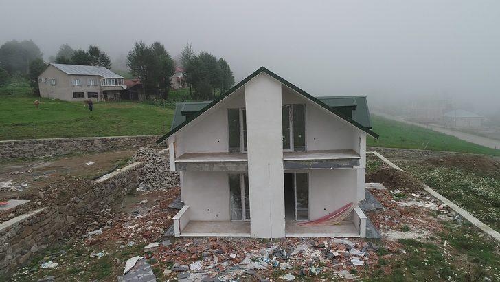 Trabzon'da iki evin dış yüzeyindeki 'haç' işaretine benzeyen semboller yıkıldı G5