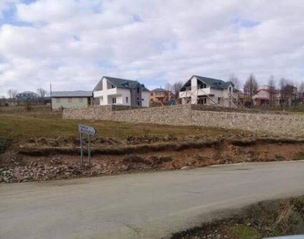 Trabzon'da iki evin dış y&uuml;zeyindeki 'ha&ccedil;' işaretine benzeyen semboller yıkıldı