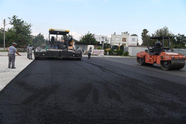 Konyaaltı Belediyesi’nden okula sıcak asfalt