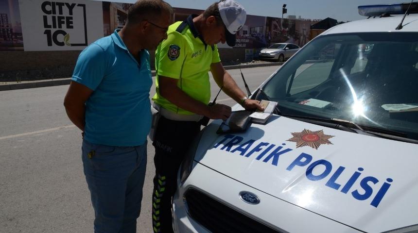 Balıkesir’de polisten kırmızı ışık ve cep telefonu uygulaması