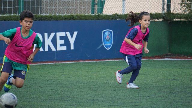 Parıs Saint-Germain Academy Bursa kız futbolcu seçmeleri