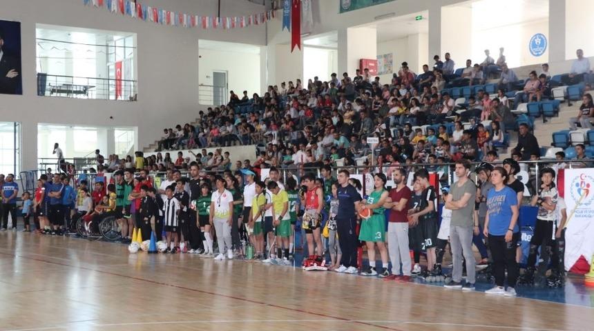 Hakkari&rsquo;de yaz spor okulları sona erdi