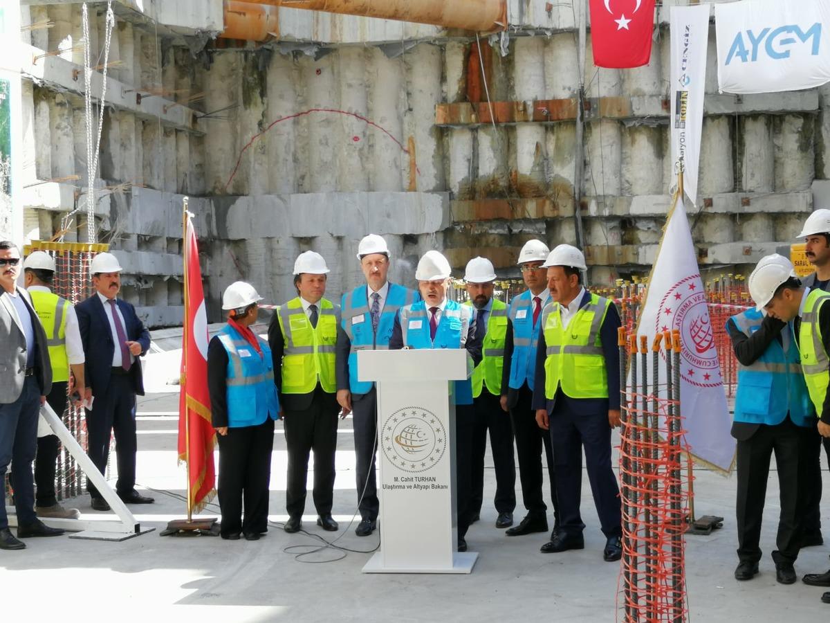  İstanbul Metrosu'nda ışık g&ouml;r&uuml;nd&uuml;