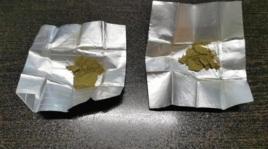 Ş&uuml;pheli şahıslar &uuml;zerinde uyuşturucu ele ge&ccedil;irildi