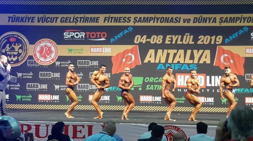 Furkan Yassıkaya, T&uuml;rkiye V&uuml;cut Geliştirme Şampiyonasında derece elde etti