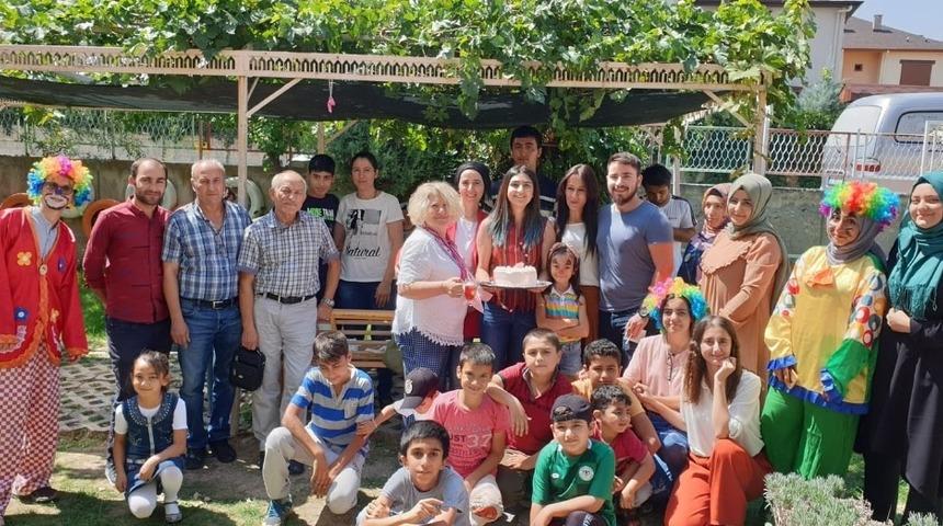 &Ouml;zel &ccedil;ocuklar fidanları toprakla buluşturdu