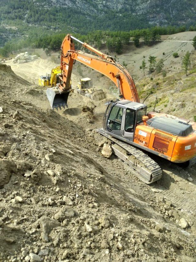 Gündoğmuş Balkaya yolunda heyelan önleme çalışması