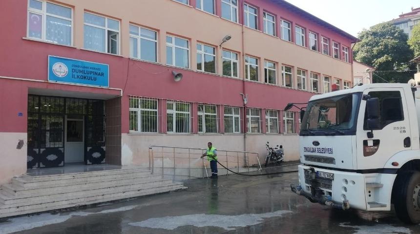 Ekipler okul &ccedil;evrelerinde temizlik seferberliği başlattı