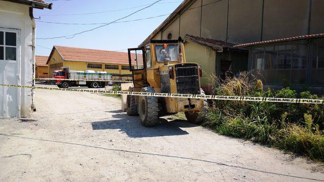 Yerinden fırlayan lastiğin başına çarptığı işçi öldü