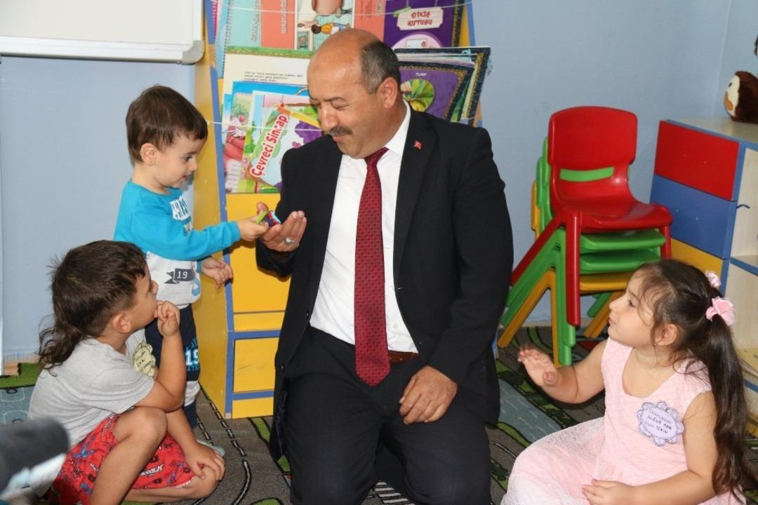 M&uuml;d&uuml;r Başyiğit&rsquo;ten &lsquo;Okula Uyum&rsquo; programına katılan minik &ouml;ğrencilere ziyaret
