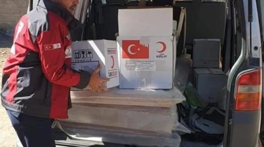 Taşk&ouml;pr&uuml;&rsquo;de evi yanan ailelere Kızılay&rsquo;dan yardım