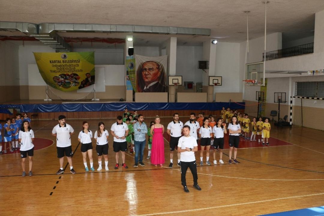 Kartallı minik sporcular madalyalarını aldı