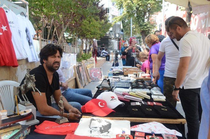 Cumhuriyet Tırı Bilecik’te yoğun ilgi gördü G1