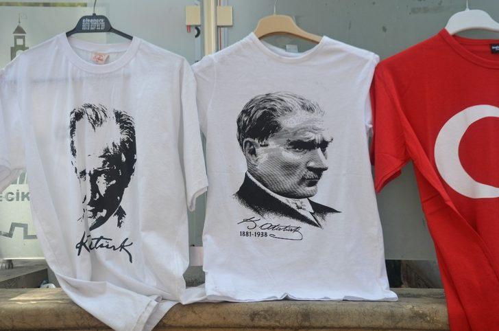 Cumhuriyet Tırı Bilecik’te yoğun ilgi gördü G2