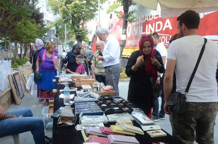 Cumhuriyet Tırı Bilecik’te yoğun ilgi gördü G3