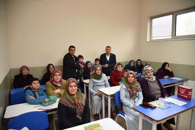 Yunusemre ile okuma yazma öğrendiler 1