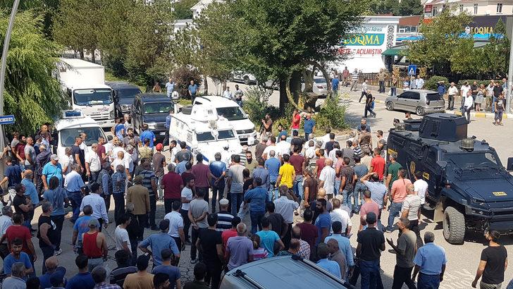 Tunceli'de ortalık karıştı! Havaya ateş açınca linç etmek istediler G4