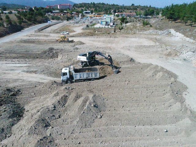 Dursunbey’de belediye kademesi yapımına başlandı