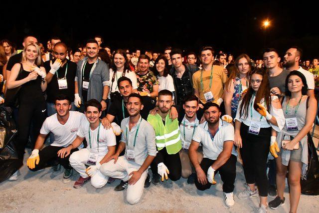 Haluk Levent'ten önce konser, sonra alanda temizlik