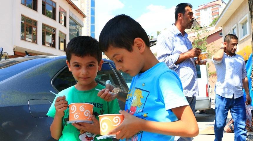 Bitlis Belediyesinden 2 bin kişiye aşure ikramı