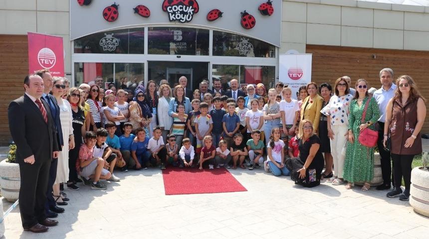 Maden şehitlerinin çocuklarının yüzü güldü