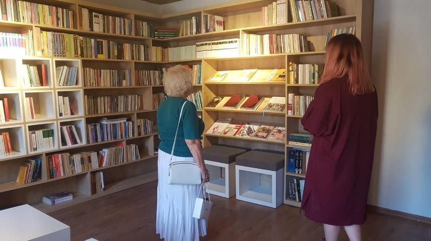 Odunpazarı Belediyesi tarafından açılışı yapılan Behramoğlu Kitaplığına büyük ilgi