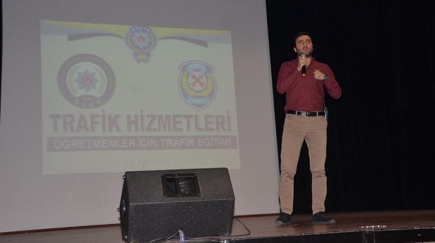 Emniyetten öğretmenlere seminer