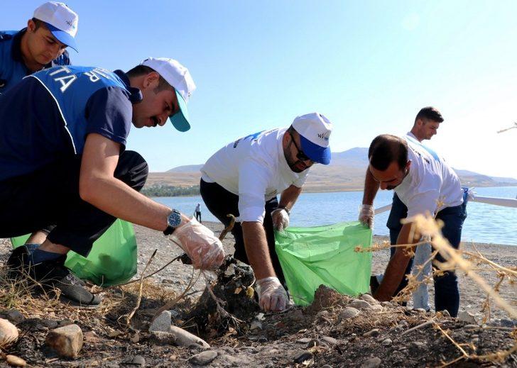 Van’da zabıtalar çöp topladı G1