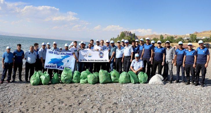 Van’da zabıtalar çöp topladı G5