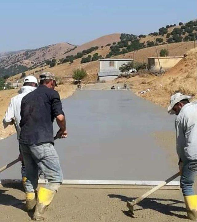 Bitlis’teki köy yollarında hummalı çalışma