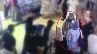 Eminönü'nde bir kadın bebek arabasındaki çantayı böyle çaldı